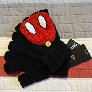 NWT Mickey Mouse fingerless gloves or mittens